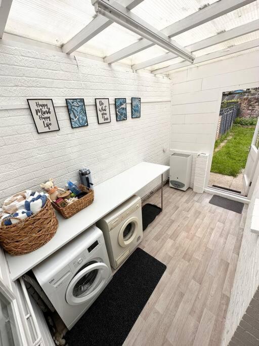 Stylish 3Br Cowes Cottage Close To The Waterfront Экстерьер фото