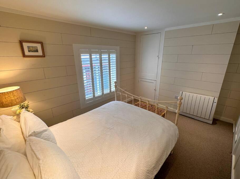 Stylish 3Br Cowes Cottage Close To The Waterfront Экстерьер фото